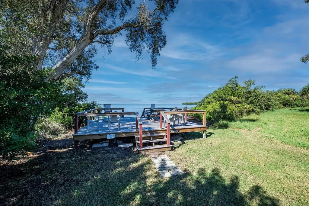 305 Tarpon Point Tarpon Springs FL 34689