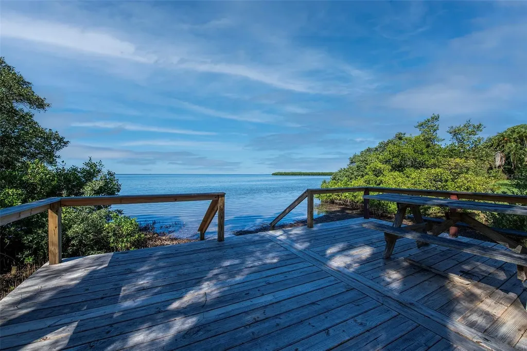 305 Tarpon Point Tarpon Springs FL 34689