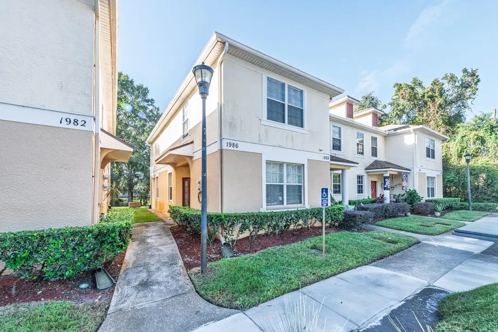 1986 Fiesta Ridge Court Tampa FL 33604