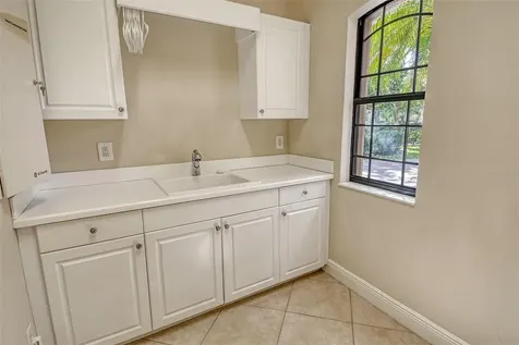 9261 Mcdaniel Lane Sarasota FL 34240