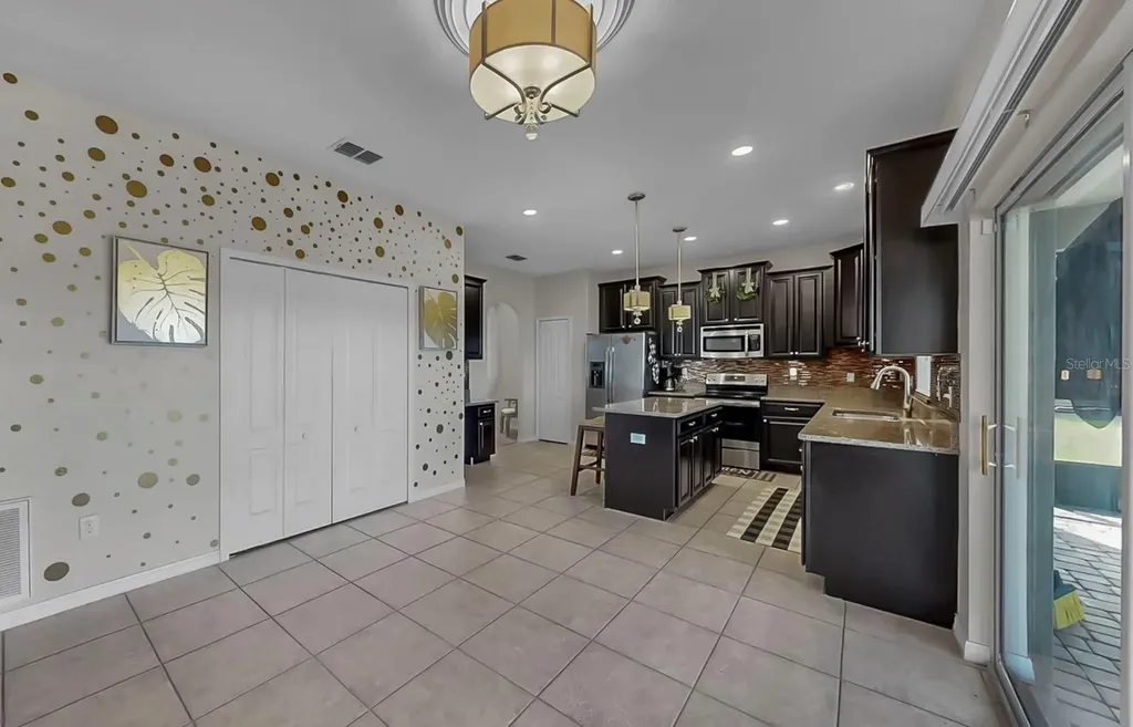 2429 Cumberland Cliff Drive Ruskin FL 33570