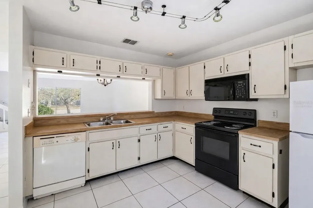 6040 Scotchwood Glen Orlando FL 32822