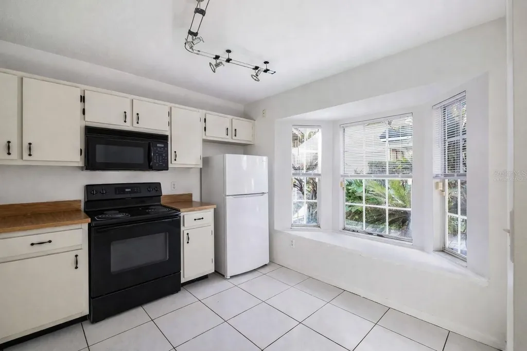 6040 Scotchwood Glen Orlando FL 32822