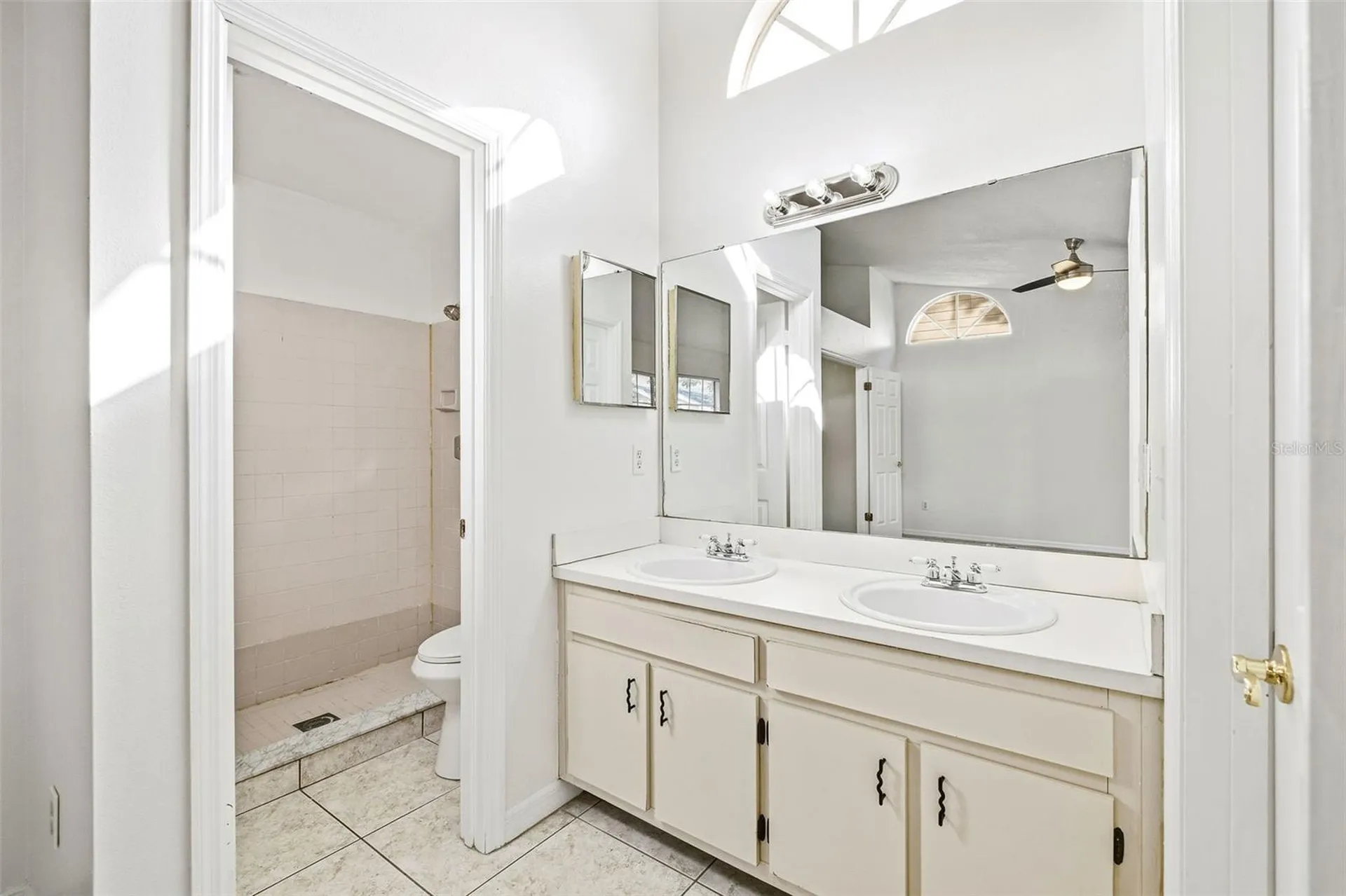 6040 Scotchwood Glen Orlando FL 32822