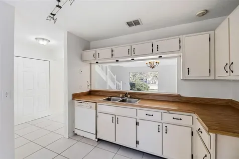 6040 Scotchwood Glen Orlando FL 32822