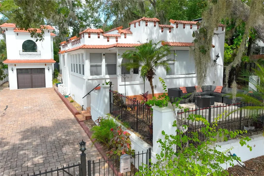 229 E 6th Avenue Mount Dora FL 32757