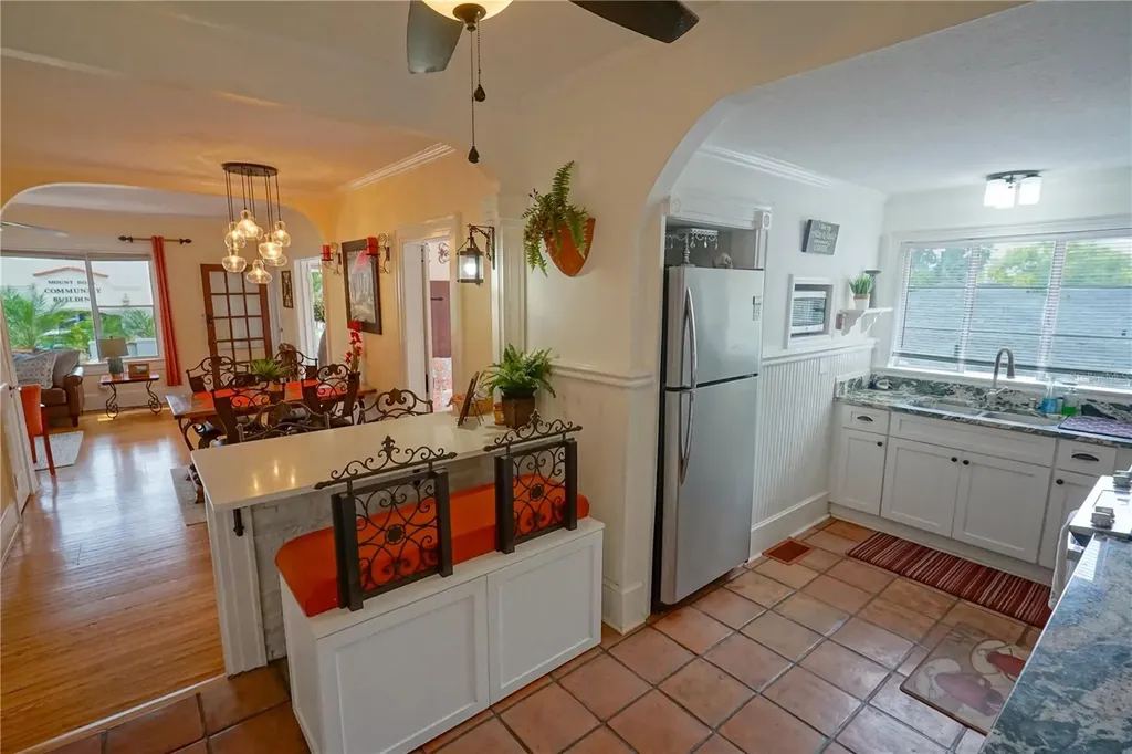 229 E 6th Avenue Mount Dora FL 32757