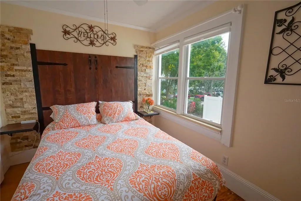 229 E 6th Avenue Mount Dora FL 32757