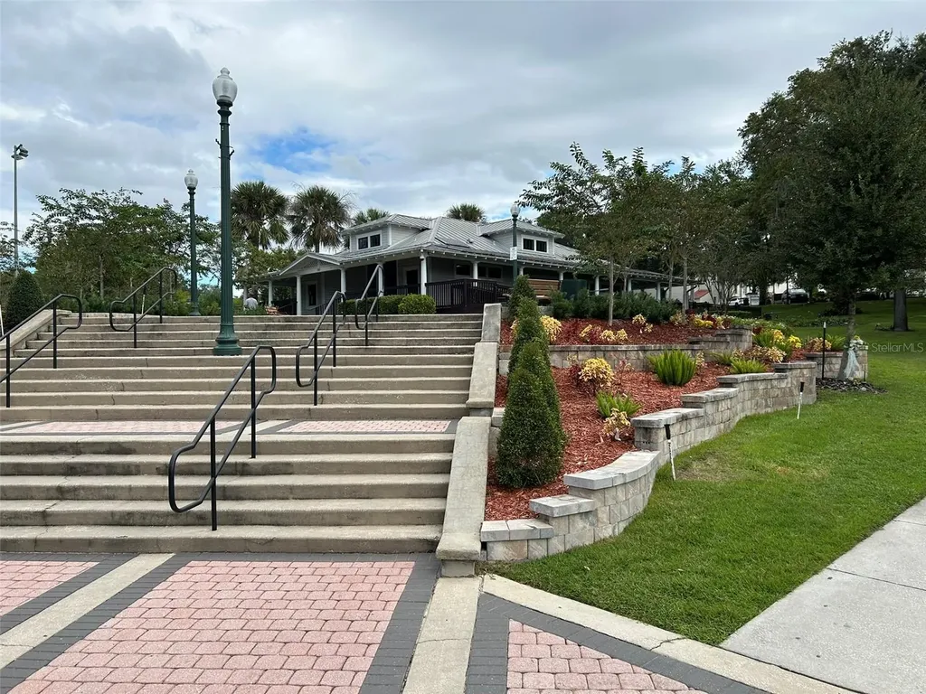229 E 6th Avenue Mount Dora FL 32757