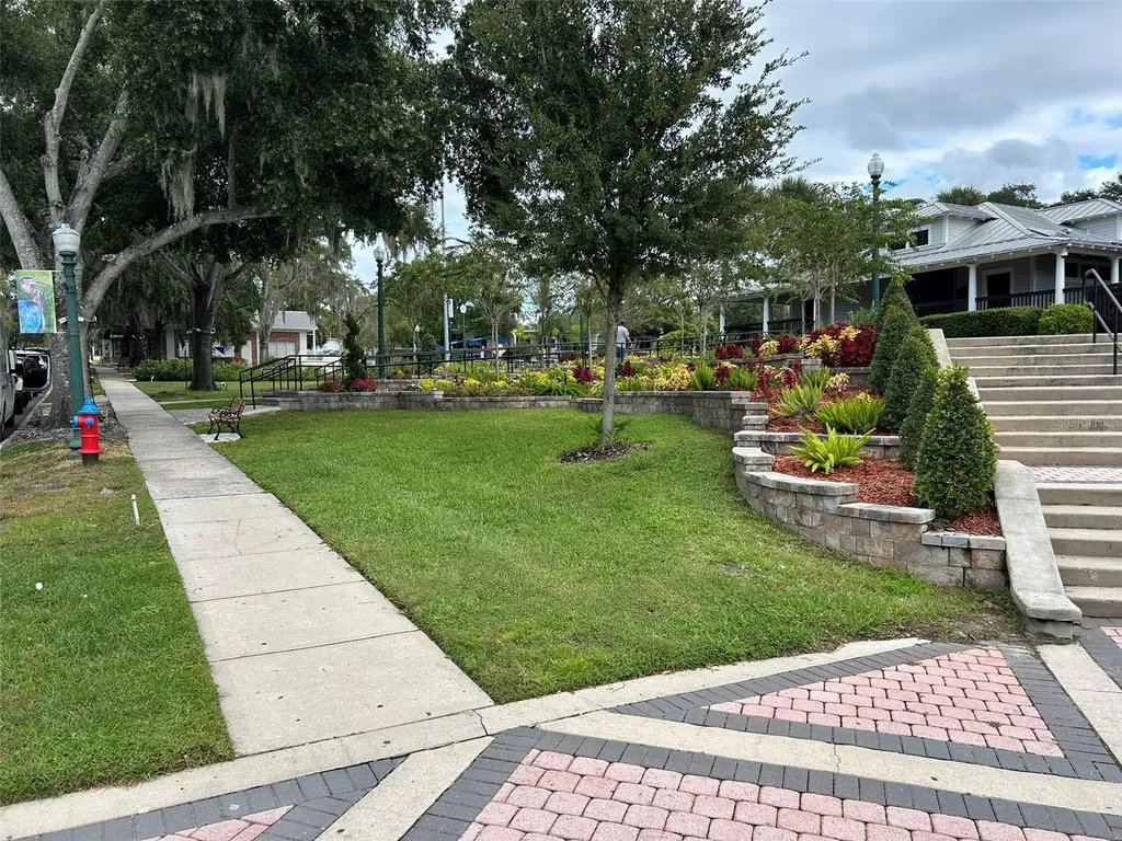 229 E 6th Avenue Mount Dora FL 32757