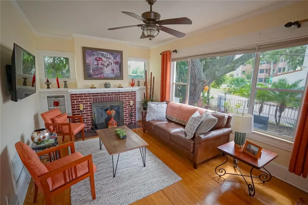 229 E 6th Avenue Mount Dora FL 32757