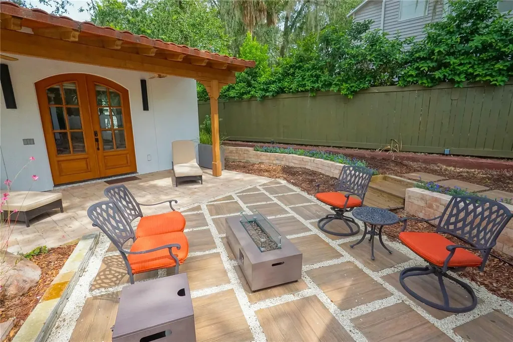 229 E 6th Avenue Mount Dora FL 32757