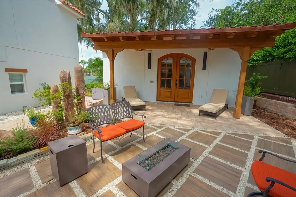 229 E 6th Avenue Mount Dora FL 32757