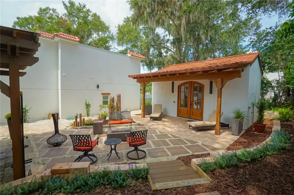 229 E 6th Avenue Mount Dora FL 32757