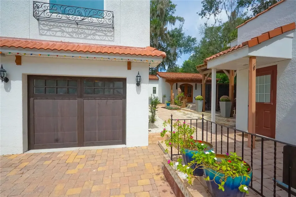 229 E 6th Avenue Mount Dora FL 32757
