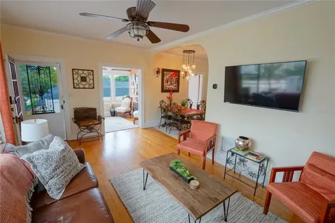 229 E 6th Avenue Mount Dora FL 32757