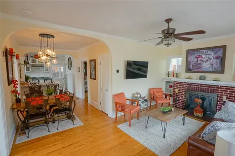 229 E 6th Avenue Mount Dora FL 32757