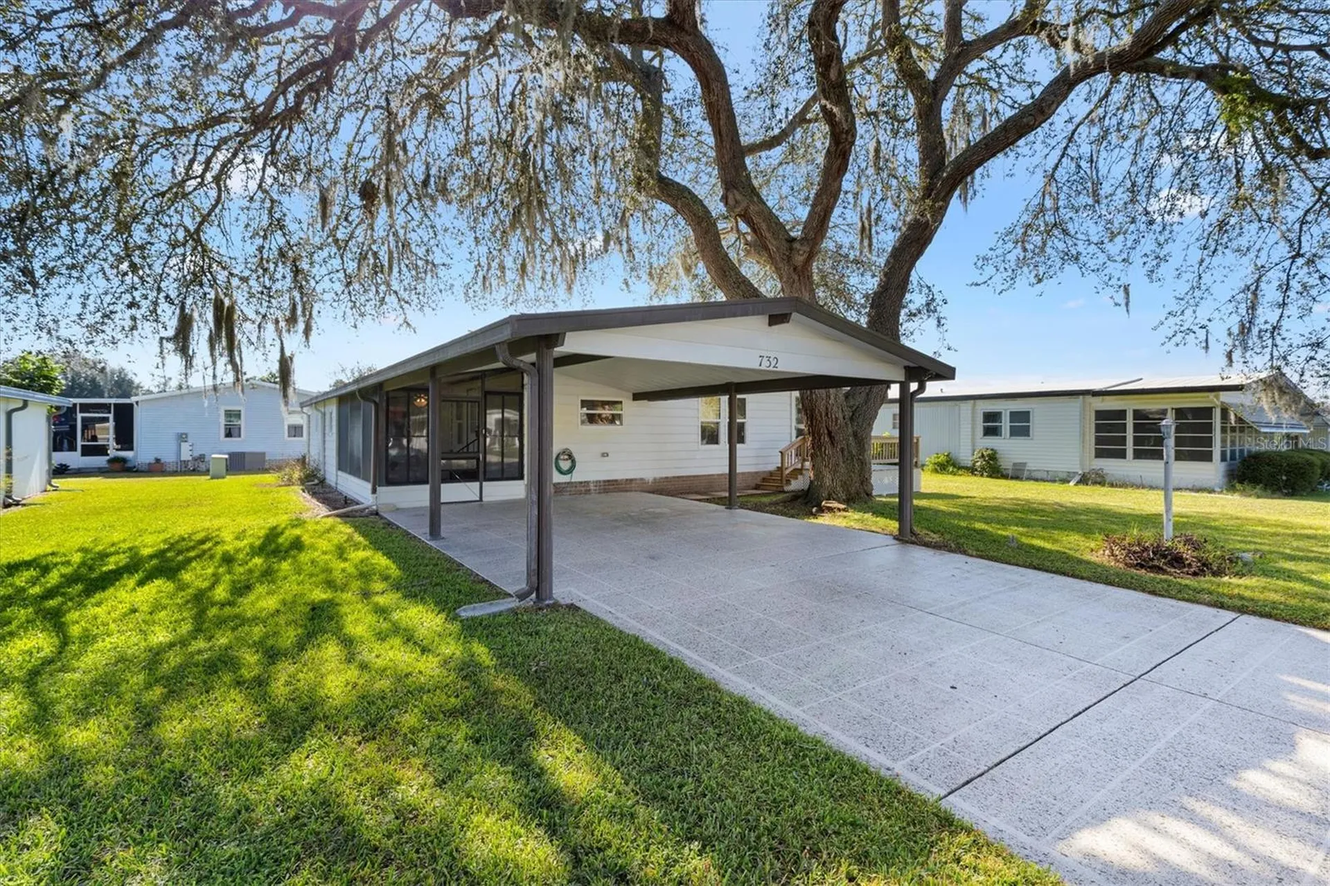 732 Royal Palm Avenue Lady Lake FL 32159