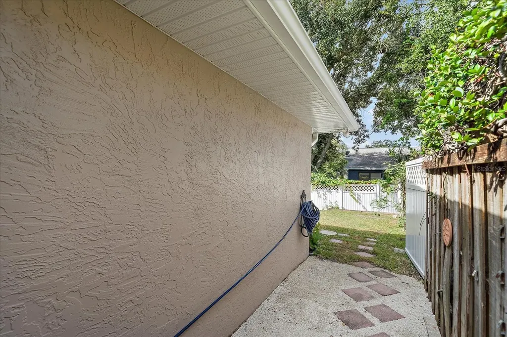 2030 Old Trevor Way Sarasota FL 34232