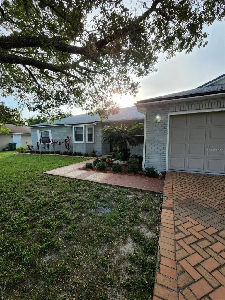 542 Blackstone Avenue Deltona FL 32725