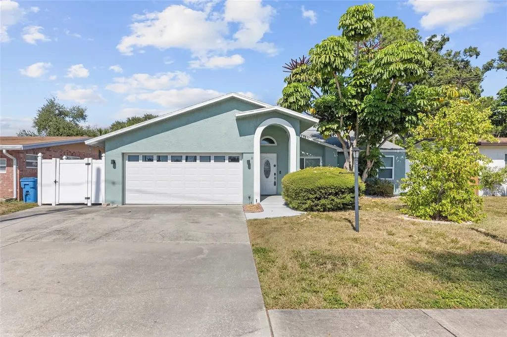 6527 40th Avenue N St Petersburg FL 33709