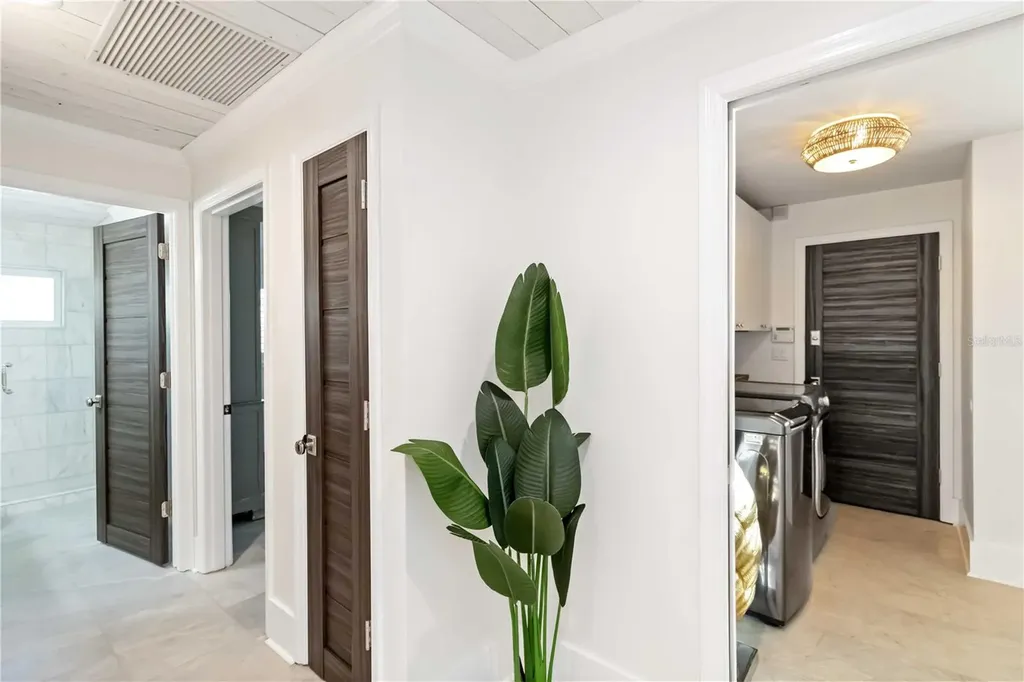 499 Partridge Circle Sarasota FL 34236