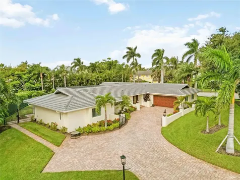 499 Partridge Circle Sarasota FL 34236