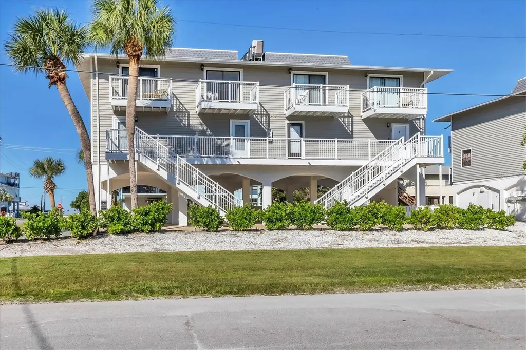 3400 6th Avenue Holmes Beach FL 34217
