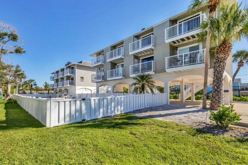 3400 6th Avenue Holmes Beach FL 34217