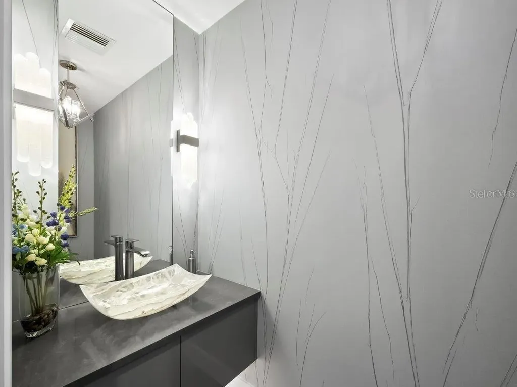 1155 N Gulfstream Avenue Sarasota FL 34236