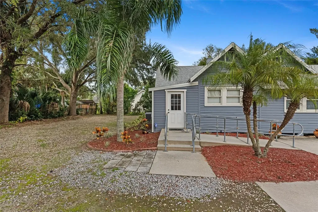 272 W Warren Avenue Longwood FL 32750