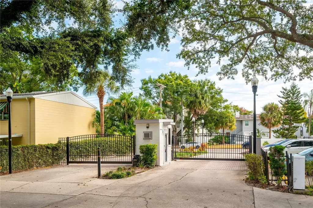 3211 W Swann Avenue Tampa FL 33609