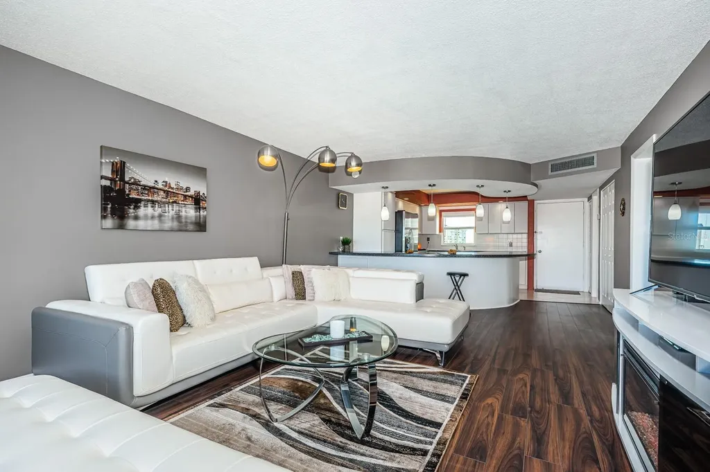 4725 Cove Circle St Petersburg FL 33708