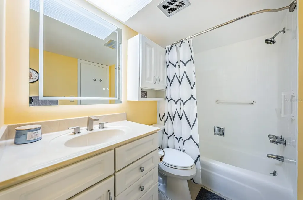 4725 Cove Circle St Petersburg FL 33708