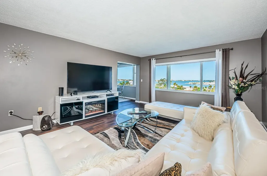 4725 Cove Circle St Petersburg FL 33708