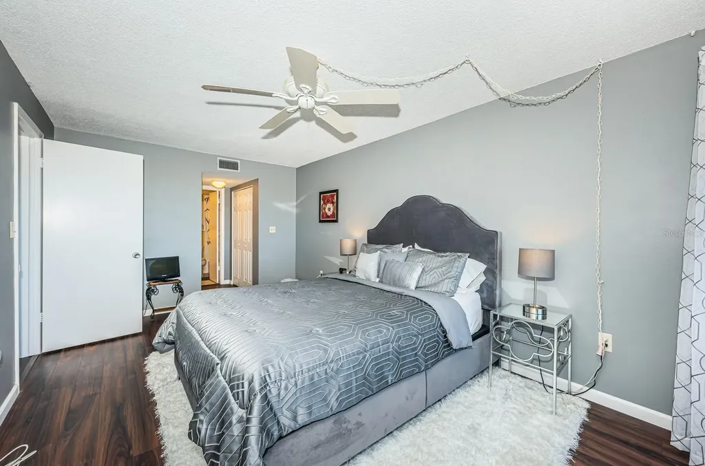 4725 Cove Circle St Petersburg FL 33708