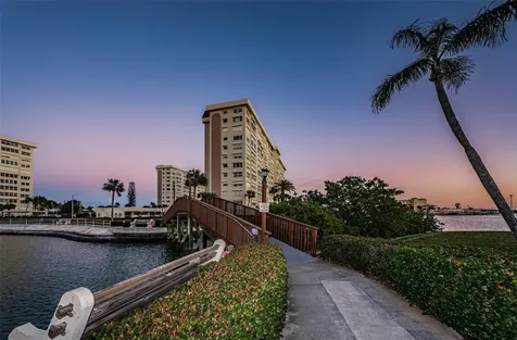 4725 Cove Circle St Petersburg FL 33708