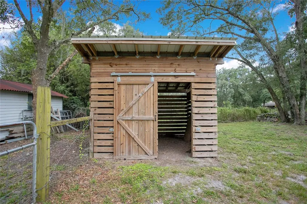 19616 Livingston Avenue Lutz FL 33559