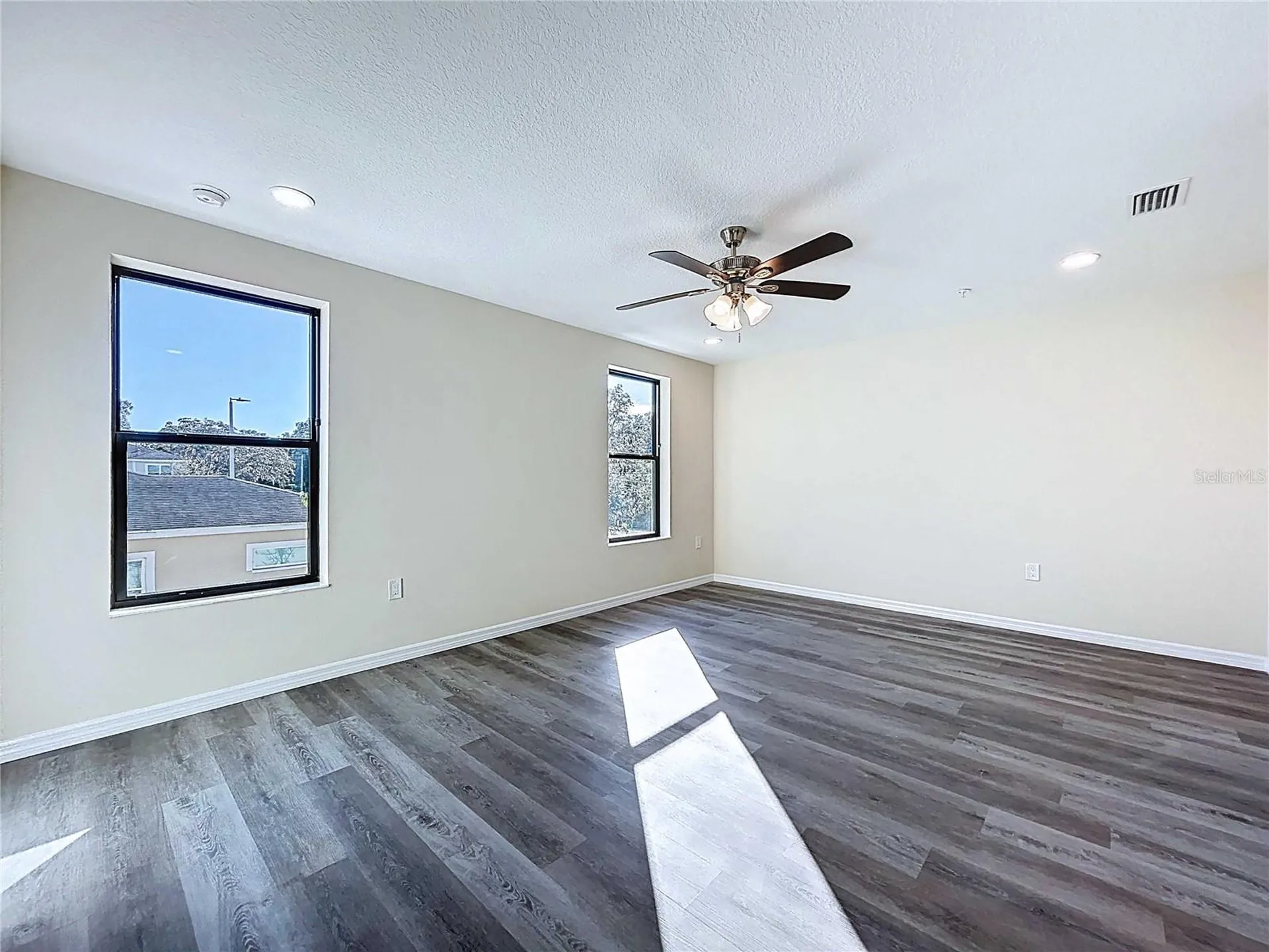 4370 Cambio Gardens Court Tampa FL 33610