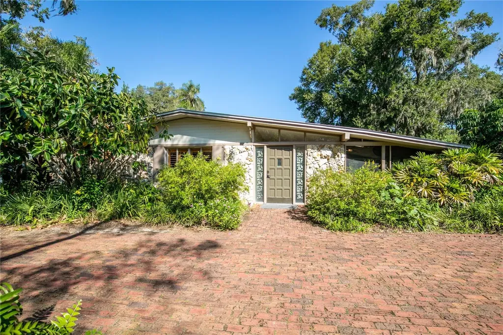 657 Lake Drive Altamonte Springs FL 32701