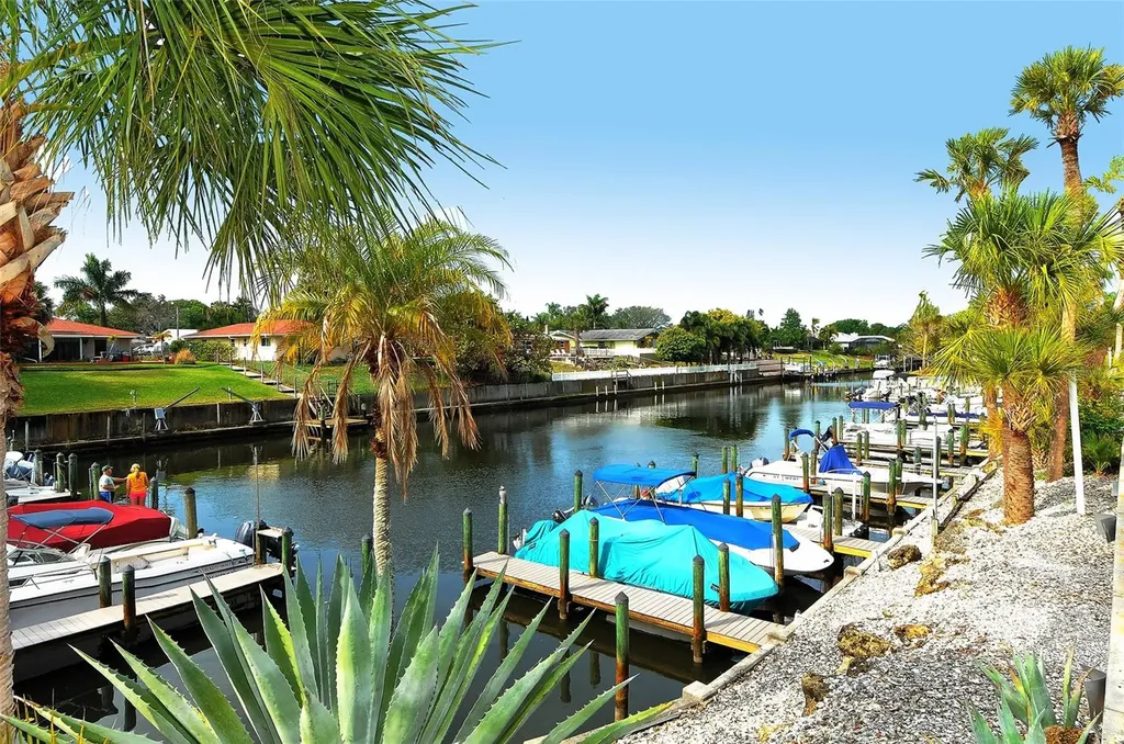 5474 Riverbluff Circle Sarasota FL 34231