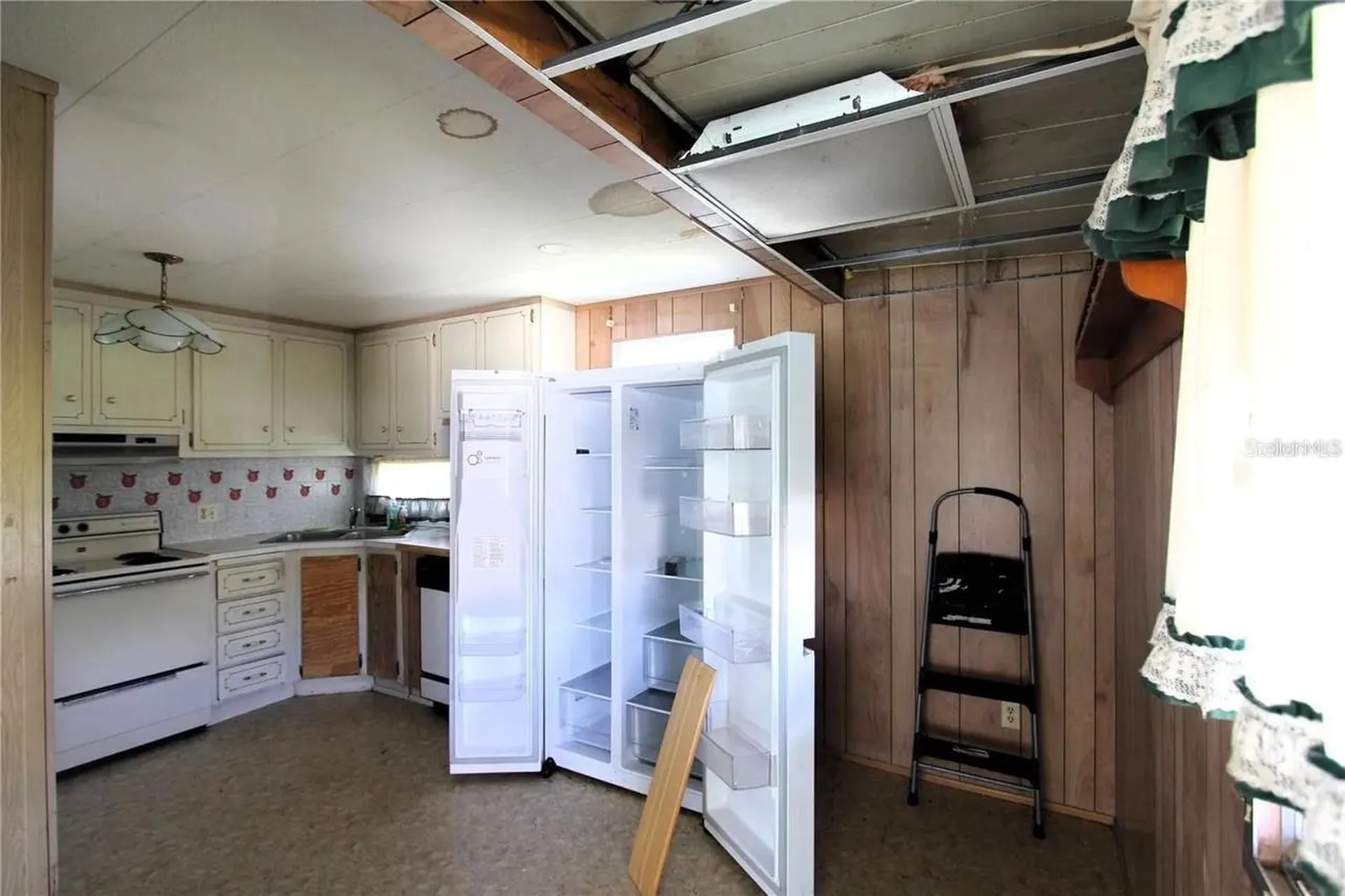 6021 Ridgewood Drive Zephyrhills FL 33542