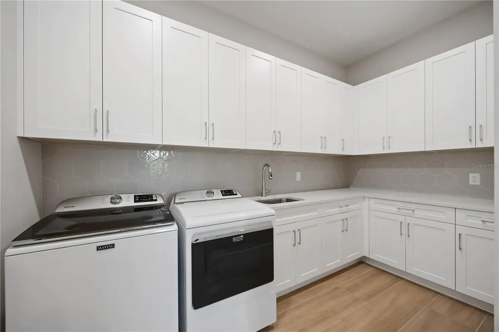 500 Blue Shell Loop Sarasota FL 34240