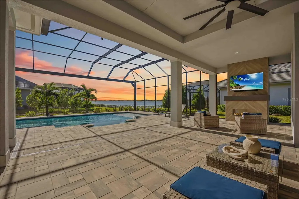 500 Blue Shell Loop Sarasota FL 34240