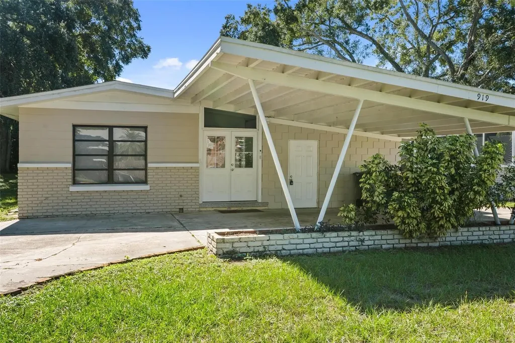 919 Avenue S SE Winter Haven FL 33880