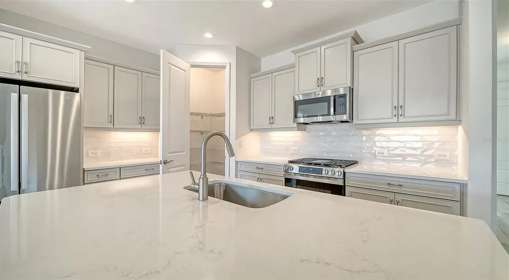2444 Star Apple Way Sarasota FL 34240