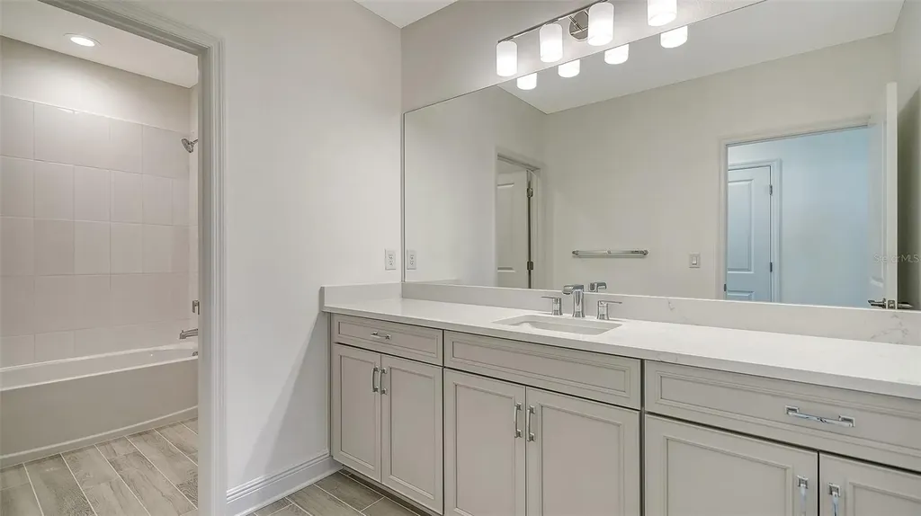 2444 Star Apple Way Sarasota FL 34240