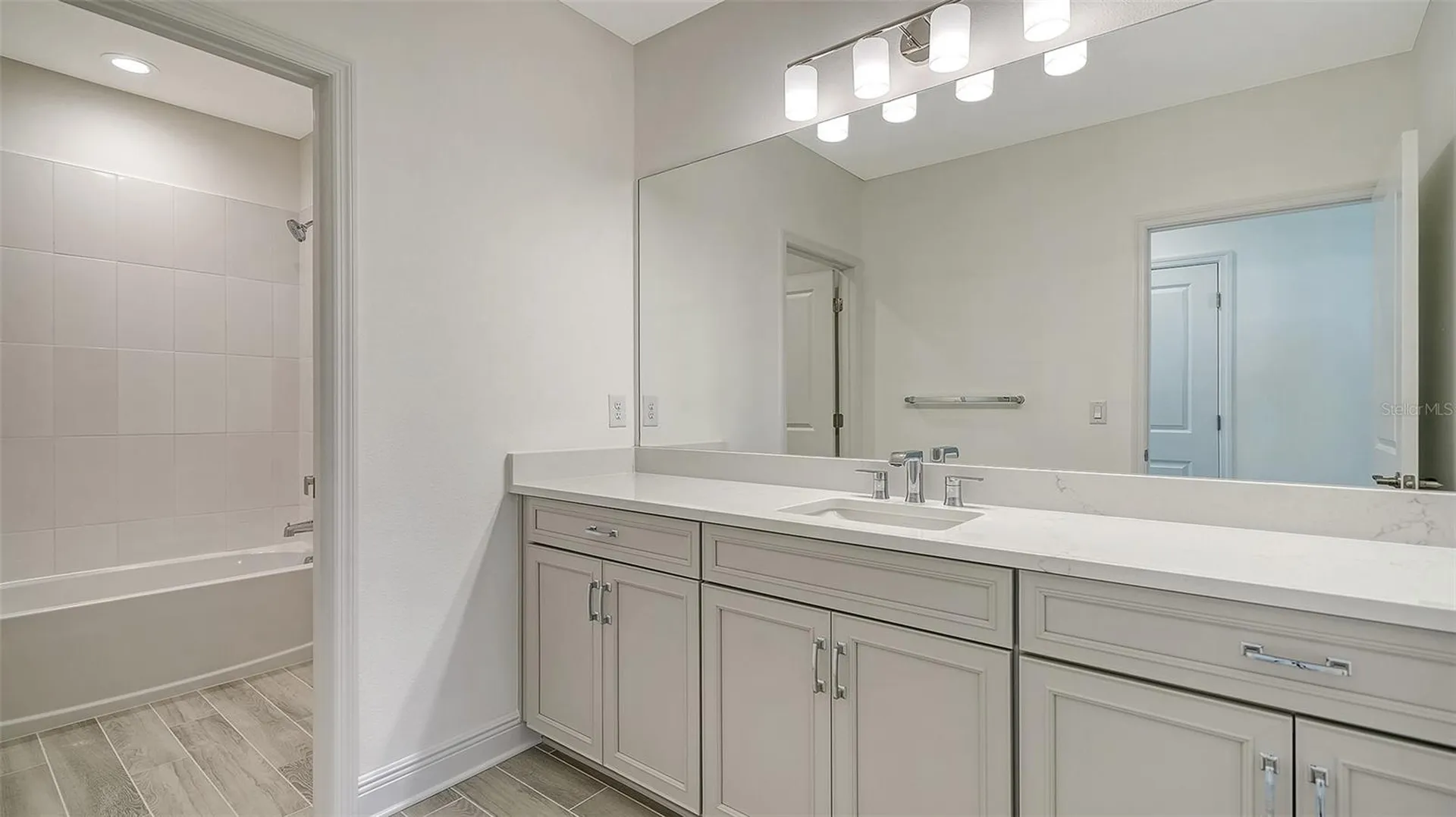 2444 Star Apple Way Sarasota FL 34240
