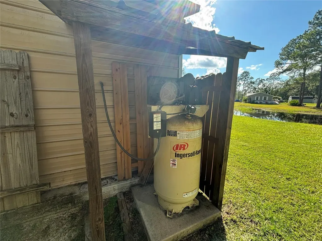 8260 SE 175th Court Ocklawaha FL 32179