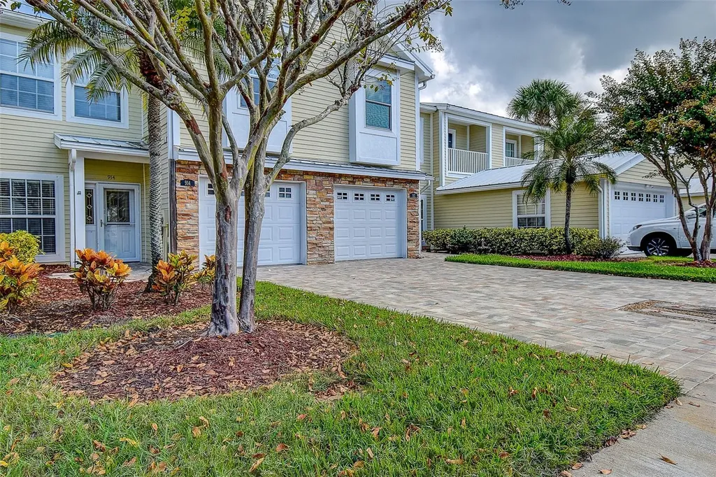 914 Woodbridge Court Safety Harbor FL 34695
